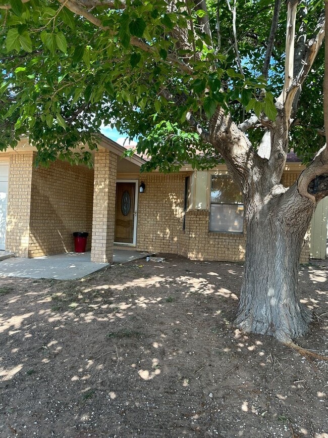 Building Photo - Very nice 3 bedroom 2 bath