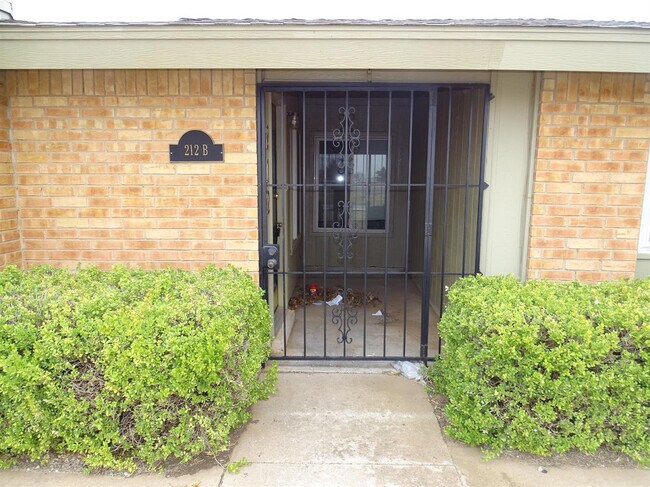 Foto del edificio - 212 N Troy Ave