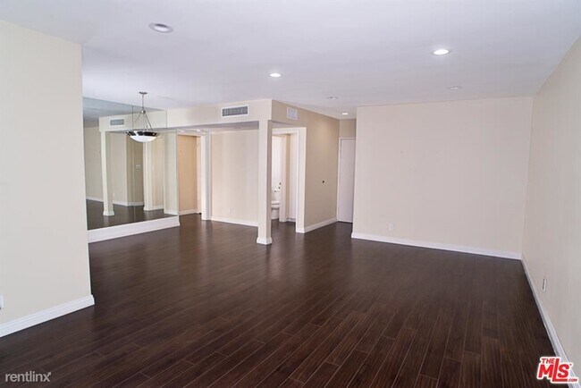 Building Photo - 416 N Oakhurst Dr