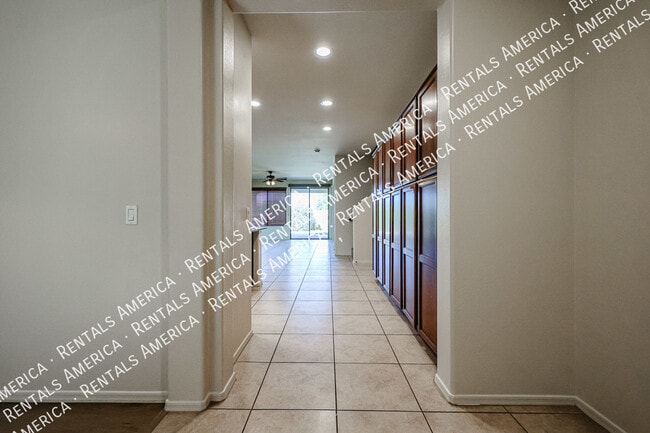 Building Photo - 3410 S Sunland Dr