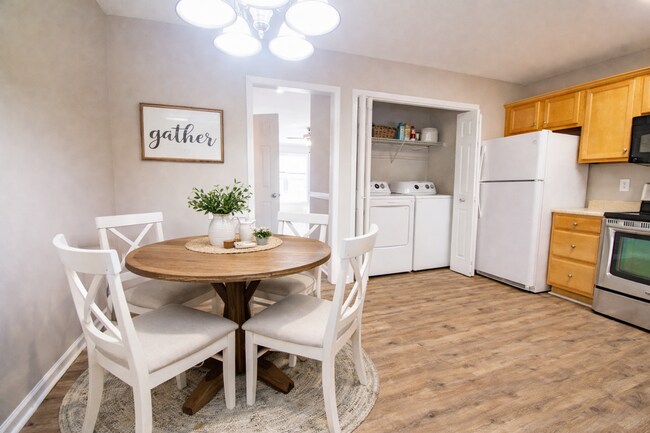 Foto del edificio - 2 Bedroom 2.5 Bathroom Townhome