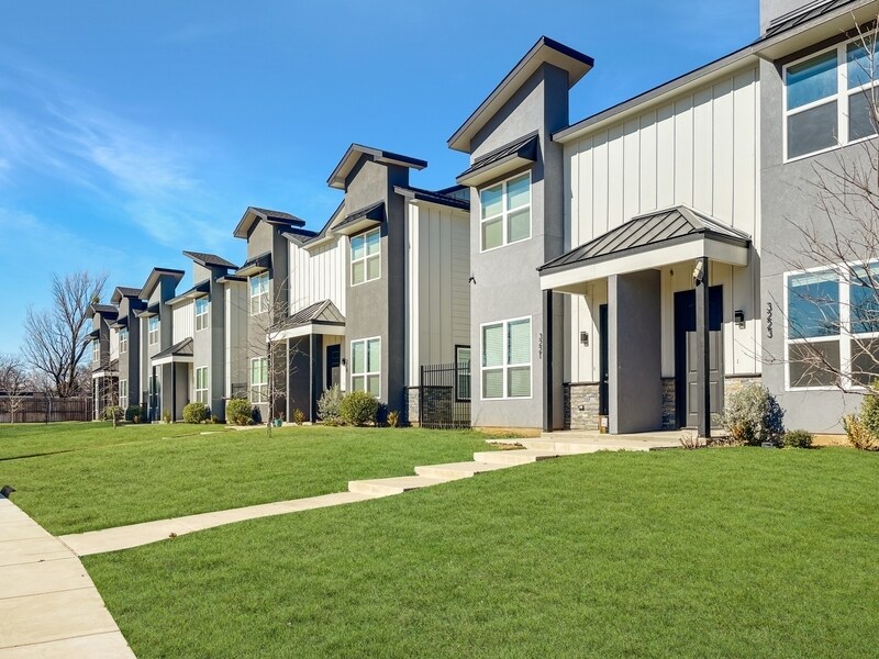 Foto principal - 3213 Chenault St