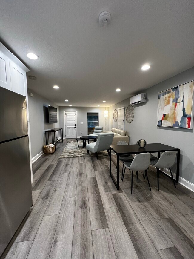 Building Photo - 205 W Emily St