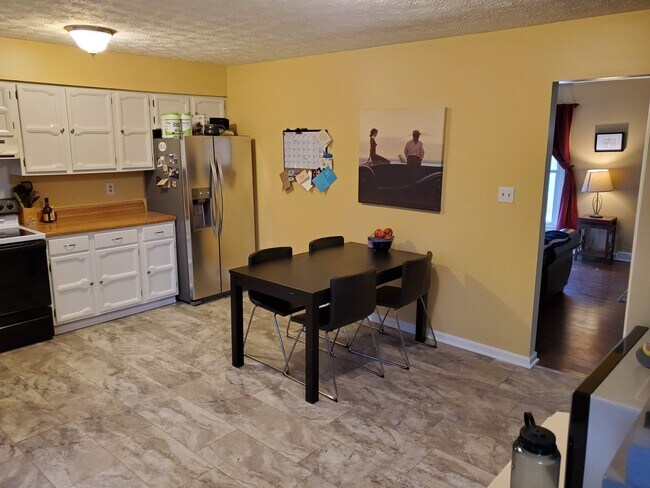 Building Photo - 3905 Hidden Springs Dr