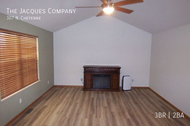 Foto del edificio - 307 N. Cheyenne-