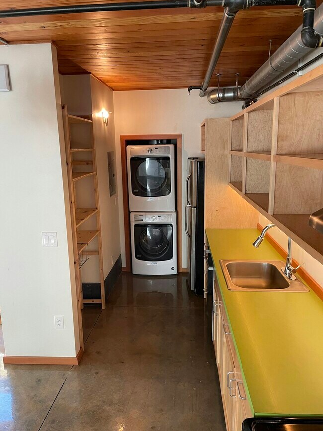 Foto del edificio - 8777 N Lombard St