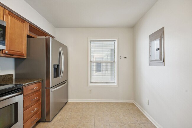 Building Photo - Beautiful 2-bedroom condo!