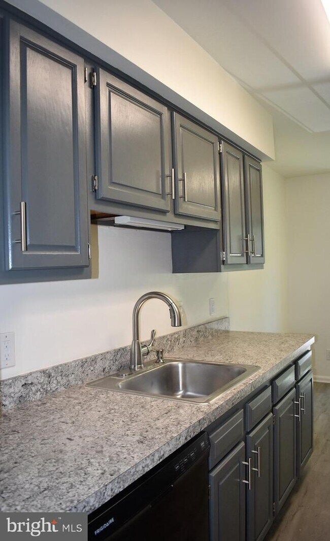 Building Photo - 12413 Gooderham Way