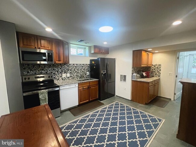 Foto del edificio - 2302 E Randolph Ave