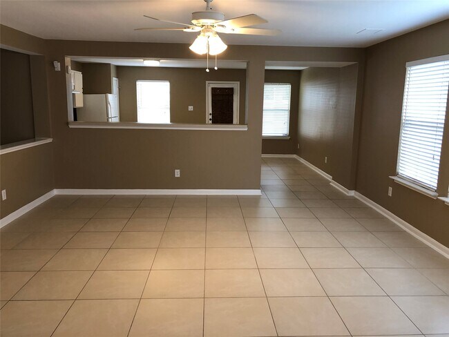 Foto del edificio - 19615 Hollington Dr