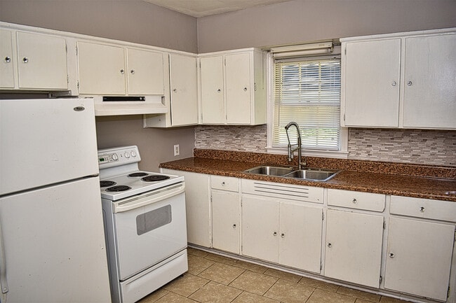 Building Photo - One Step Away from your DREAM HOME! Apply ...