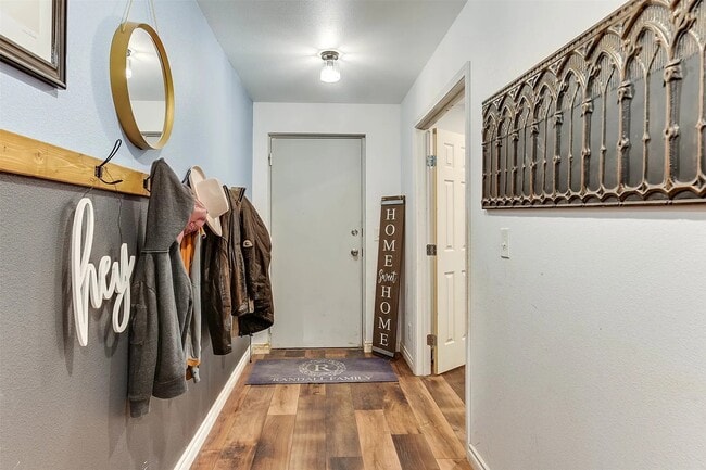 Extra wide entry - 2691 Blue Mound Rd W