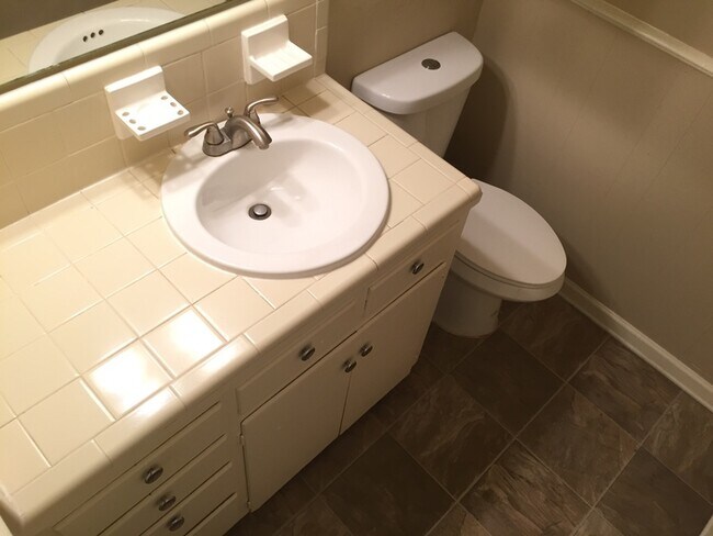 Foto del edificio - 1718 Glen Alta Dr