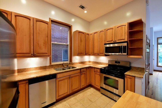 Building Photo - 1907 W Race #2