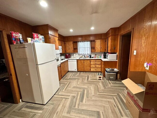 Building Photo - 390 Stockold Rd