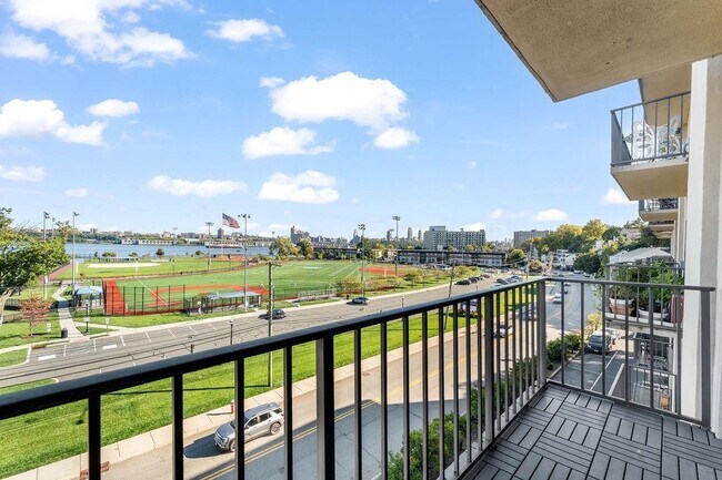 Foto del edificio - 1150 River Rd