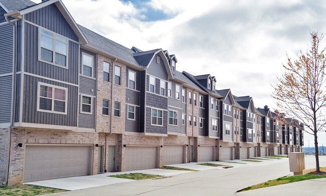 Building Photo - 232 S Slopeside Dr