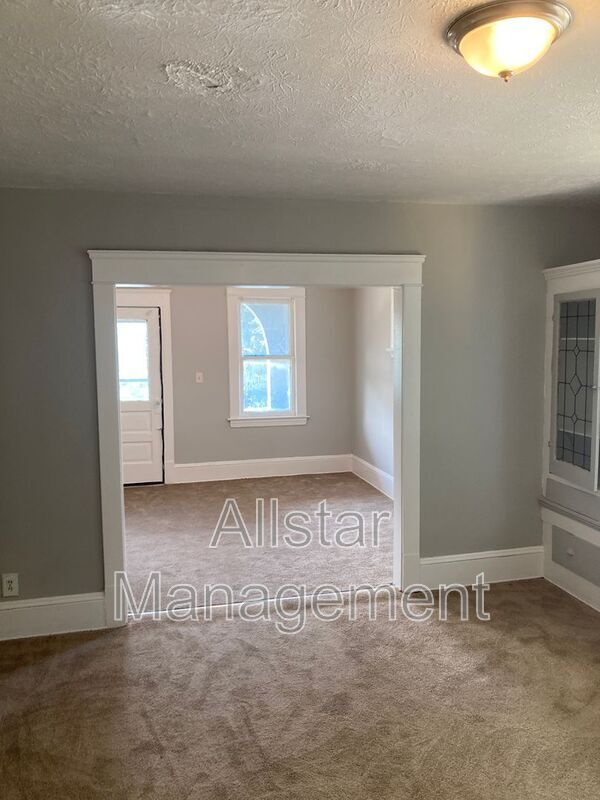 Foto del edificio - 2785 E 117th St