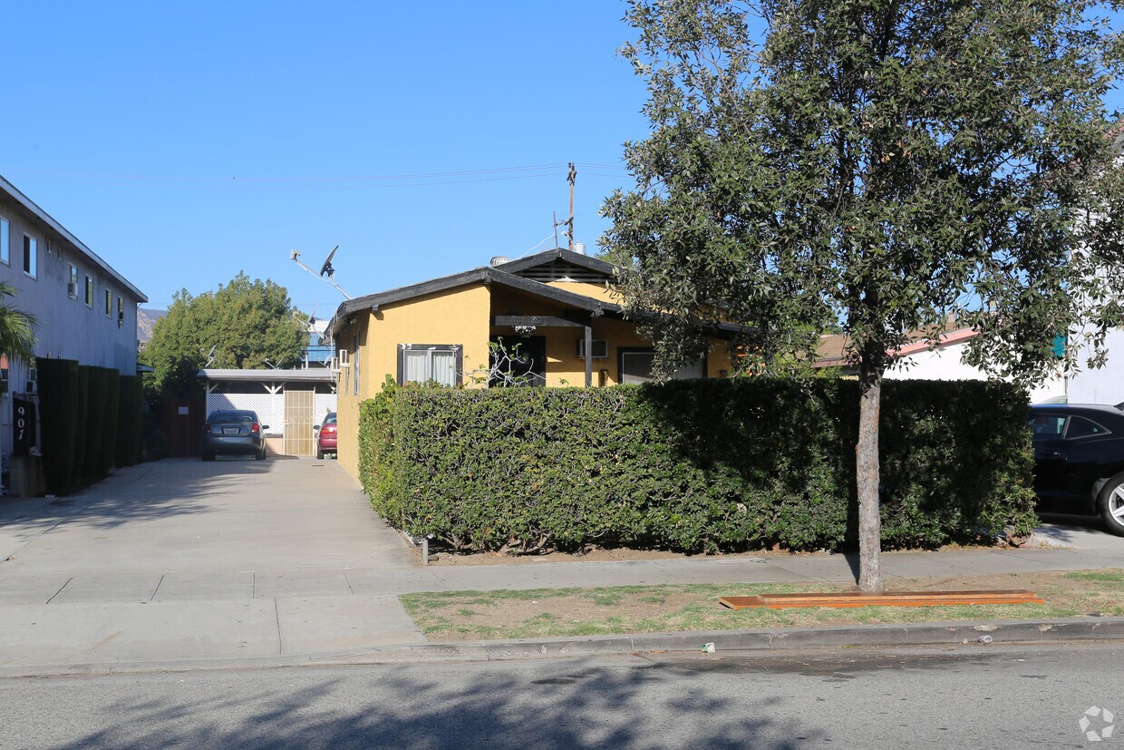 Building Photo - 907 Mariposa St