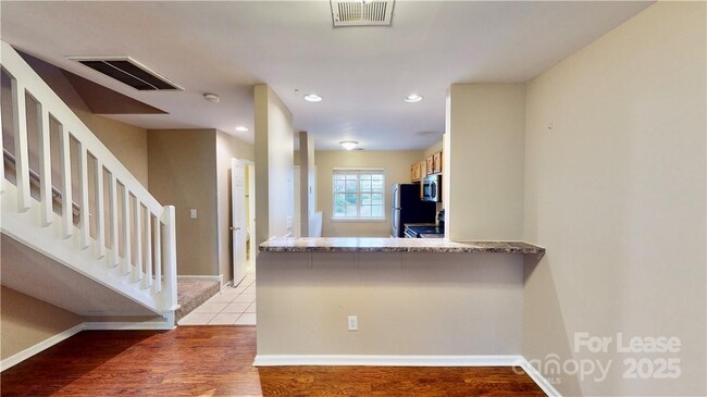 Building Photo - 3236 Summercroft Ln