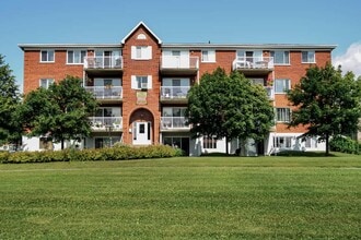 Building Photo - 2540 Bd Lebourgneuf