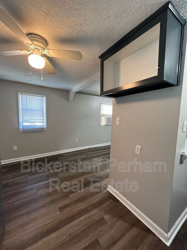 Building Photo - 826 Winston Rd