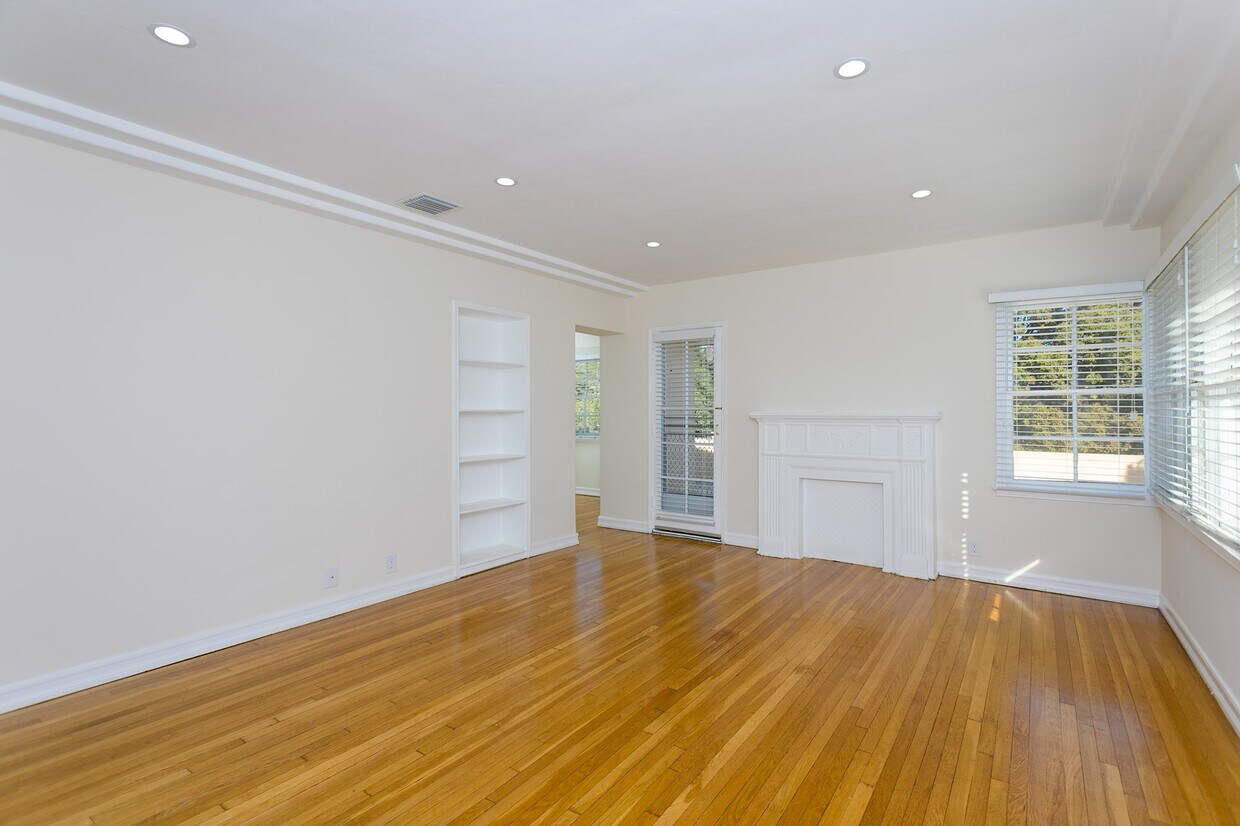 Primary Photo - 1750 Huntington Dr