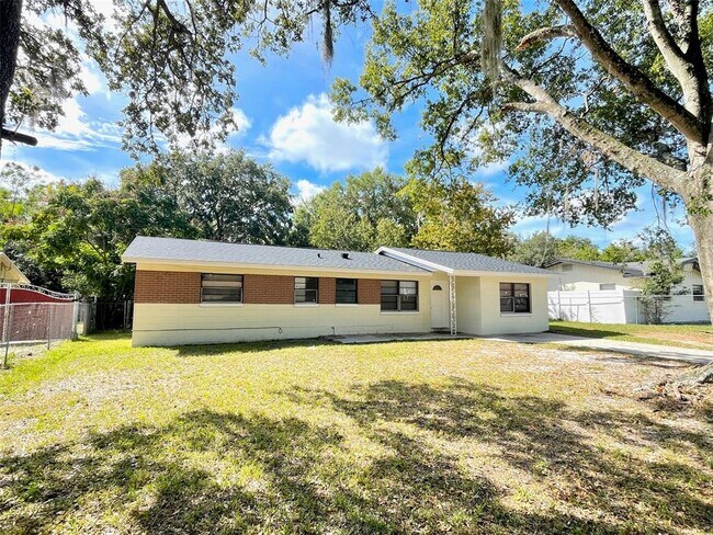 Foto del edificio - 3204 Sutton Dr