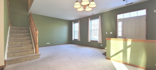 Building Photo - 2559 Hillsboro Blvd