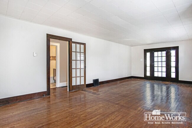 Building Photo - 729 S 32nd St