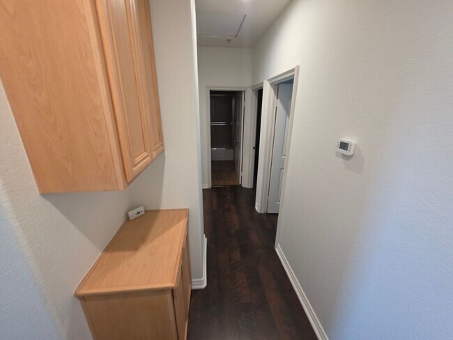 Foto del edificio - Stylish 3 Bedroom Townhome in Prime Huntington Beach Location