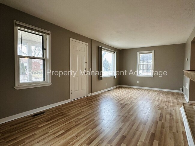 Building Photo - Cute Three-Bedroom with Large Deck!