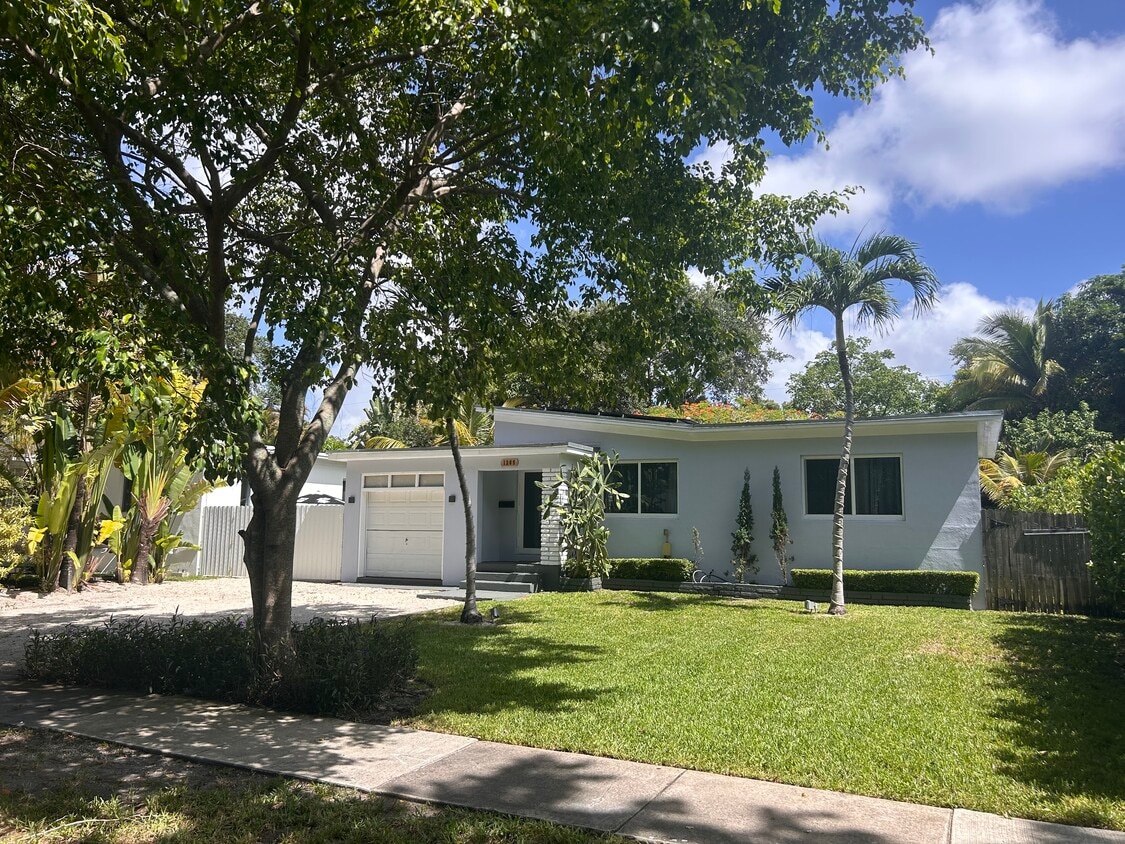 Photo - 1365 NE 132nd St (North Miami, FL)