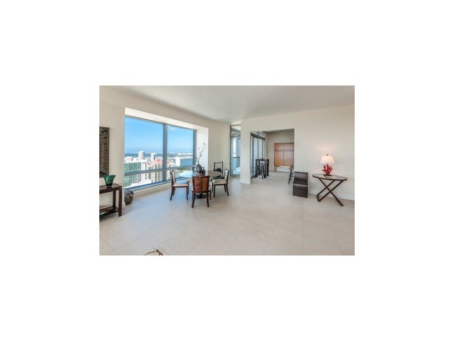Building Photo - 1425 Brickell Ave