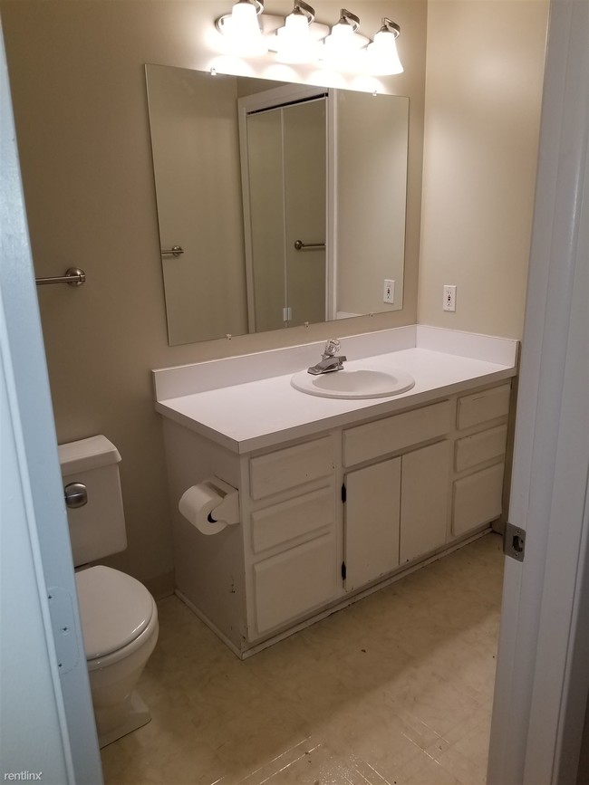 Building Photo - 3 br, 3 bath Townhome - 10326 Balsam Lane