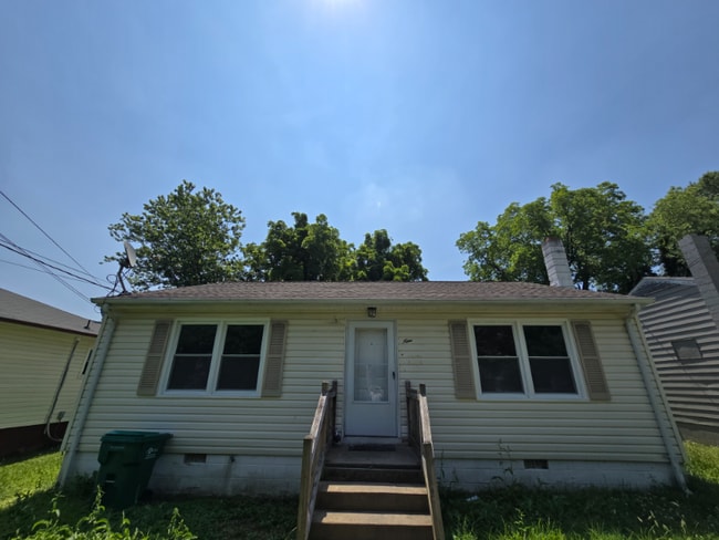 Building Photo - 5 N Fern Ave