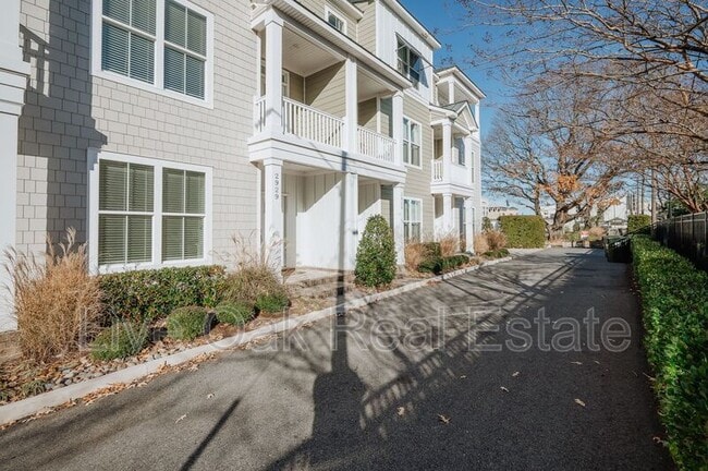 Building Photo - 2929 Arctic Ave