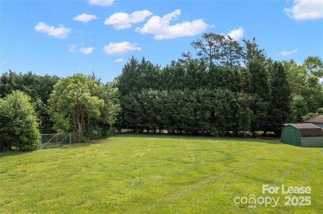 Foto del edificio - 16824 Knoxwood Dr