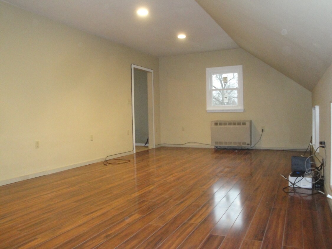 Primary Photo - 11 Knickerbocker Ave