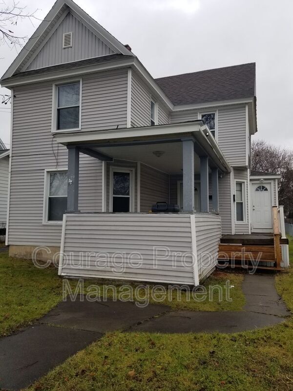 Building Photo - 560 Thompson St