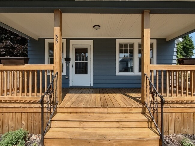 Front Porch - 55 Clayton St