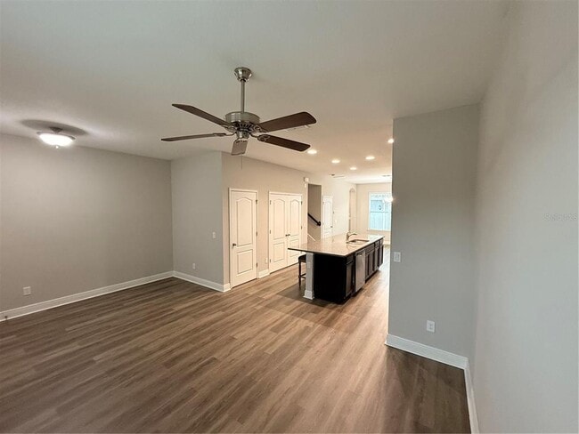 Foto del edificio - 15465 Honeybell Dr