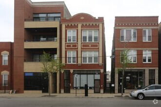 Building Photo - 2138 W Chicago Ave