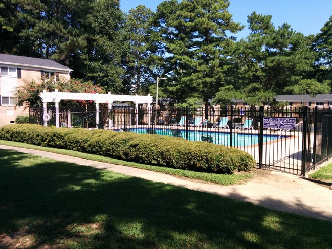 Piscina - Dwell at 1794 Apartments