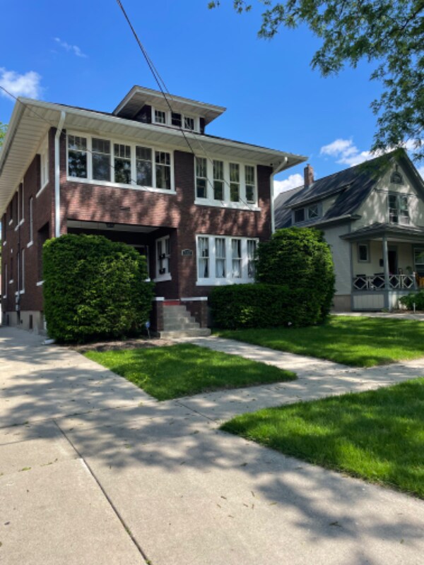 Primary Photo - 923 Cedar Ave