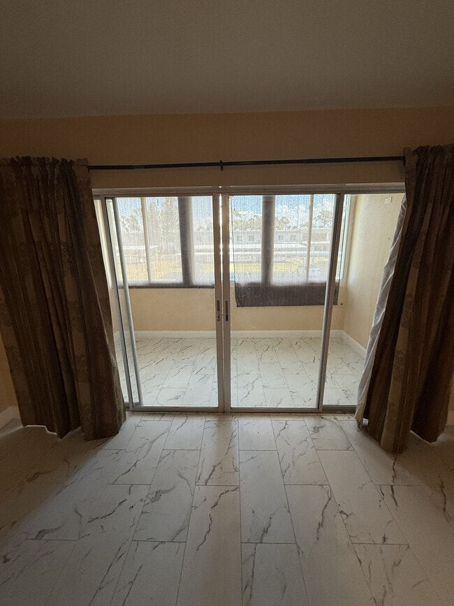 Foto del edificio - 21280 Brinson Ave