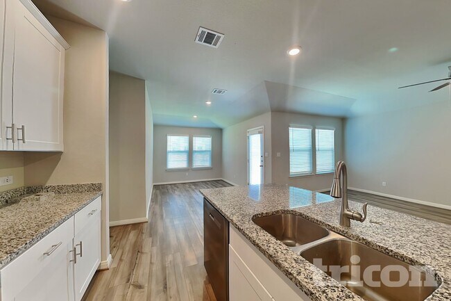 Foto del edificio - 13669 Paxton Blvd
