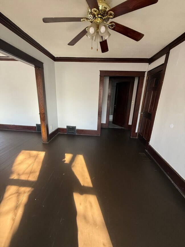 Building Photo - 3bd Single Garfield Hts Section 8 MOVE-IN SPECIAL FOR PERMANENT VOUCHERS