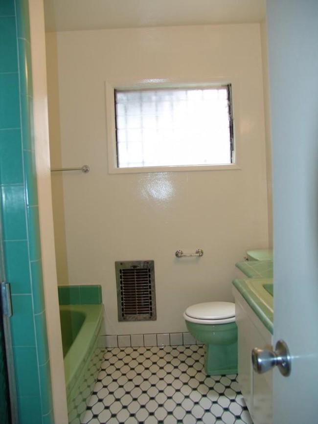 Baño - 3815 Los Feliz Blvd
