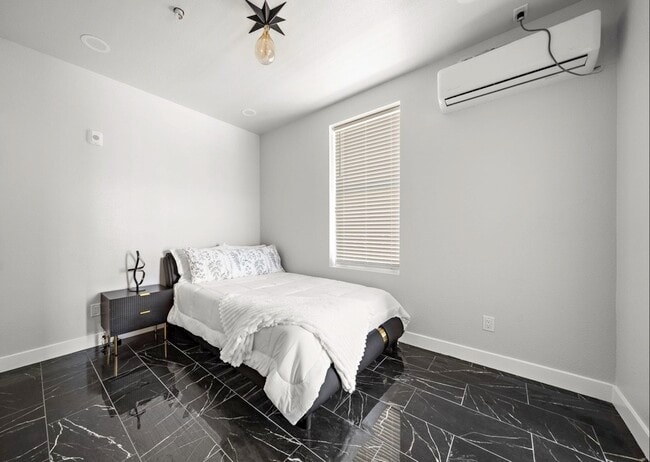 Building Photo - 1009 8th St